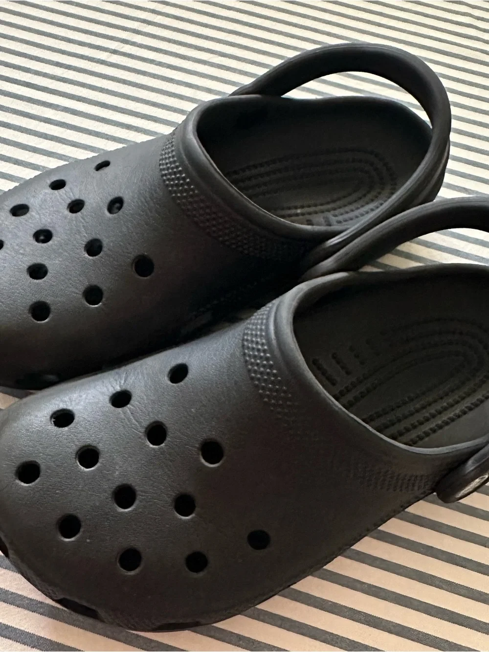 CROCS Classic Clog in Black